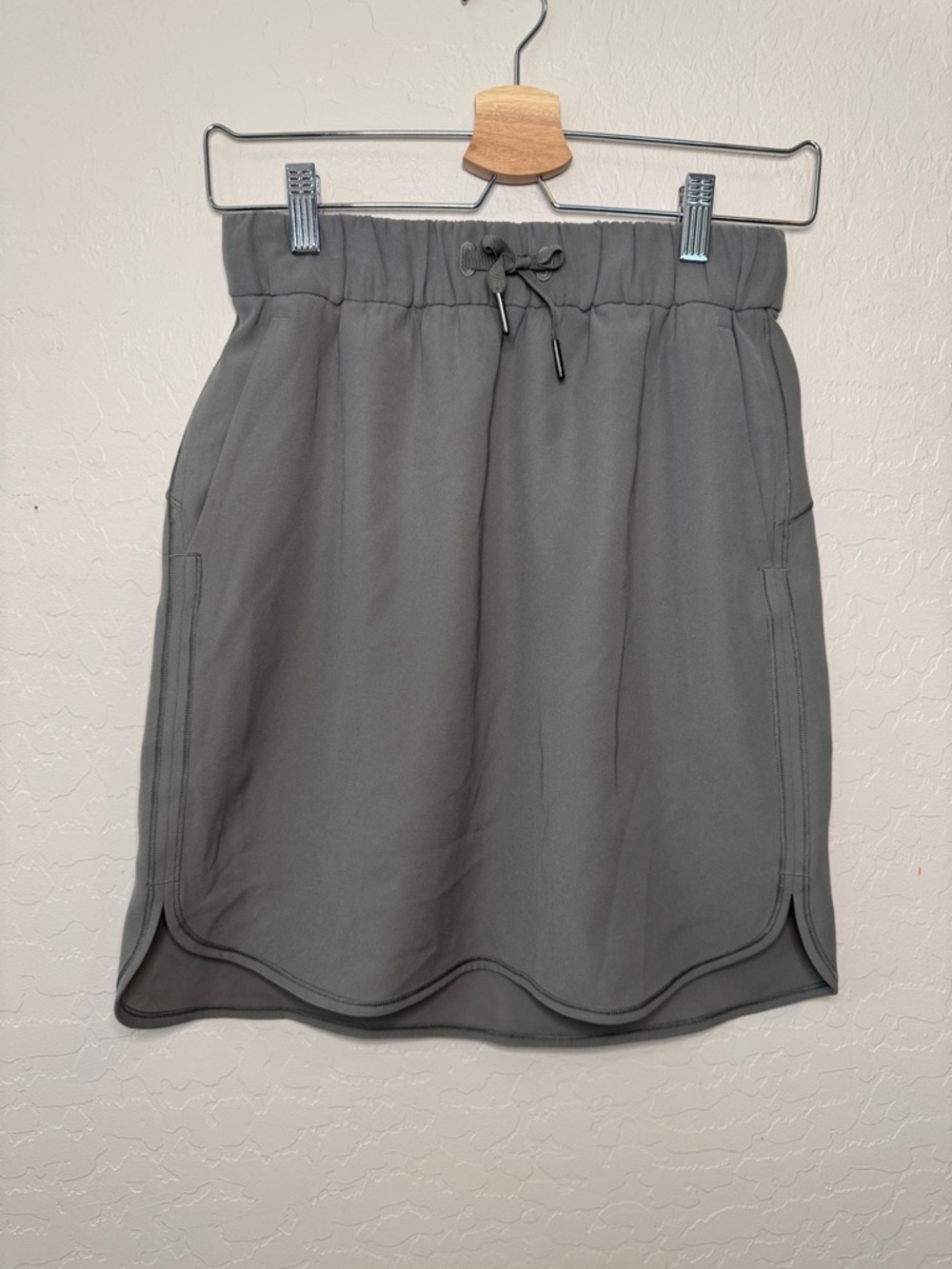 lululemon athletica Gray/Sage Green High-Low Skirt size 6
